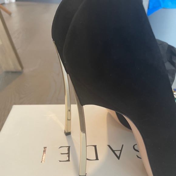 Brand New Never Worn Casadei Blade Pumps with Gorgeous Jewel Embellishments - Picture 5 of 13